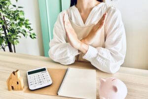 残念ですが、NISAを始めてはいけません…年金月9.8万円の65歳女性介護士の投資にFPが「待った」をかけたワケ